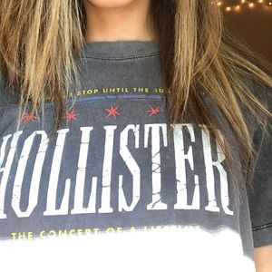 Hollister cropped tee
